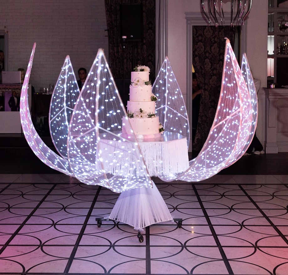 Группа Компаний «Элис-Шоу» | Подача торта в цветке Хрустальный лотос